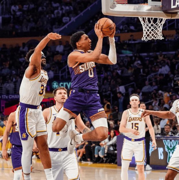 唐斯险胜东契奇，湖人关键表现点燃全场！的简单介绍